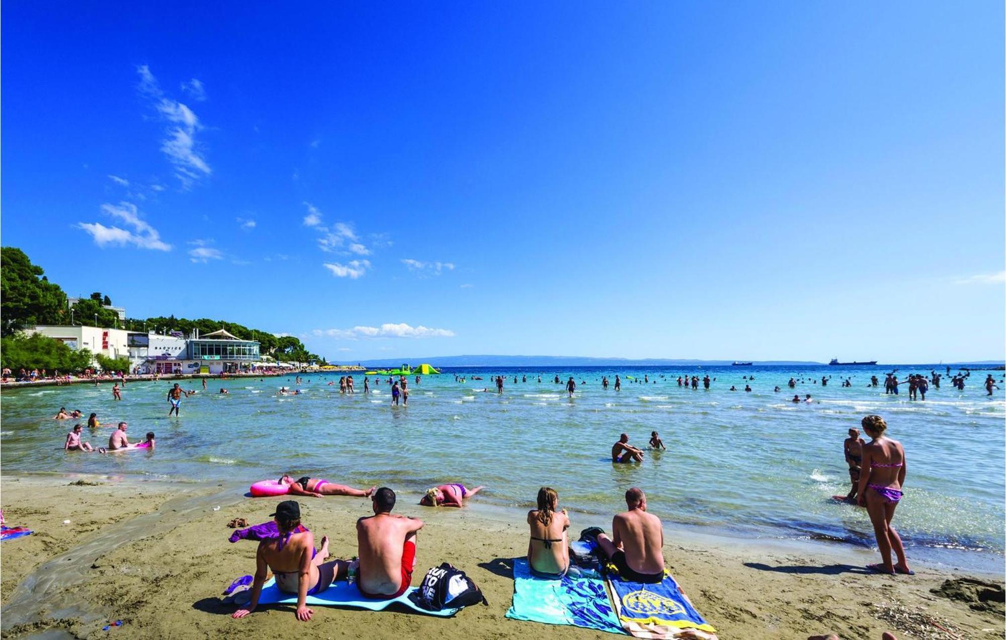 Feriehus Stunning In With Outdoor Swimming Pool *
