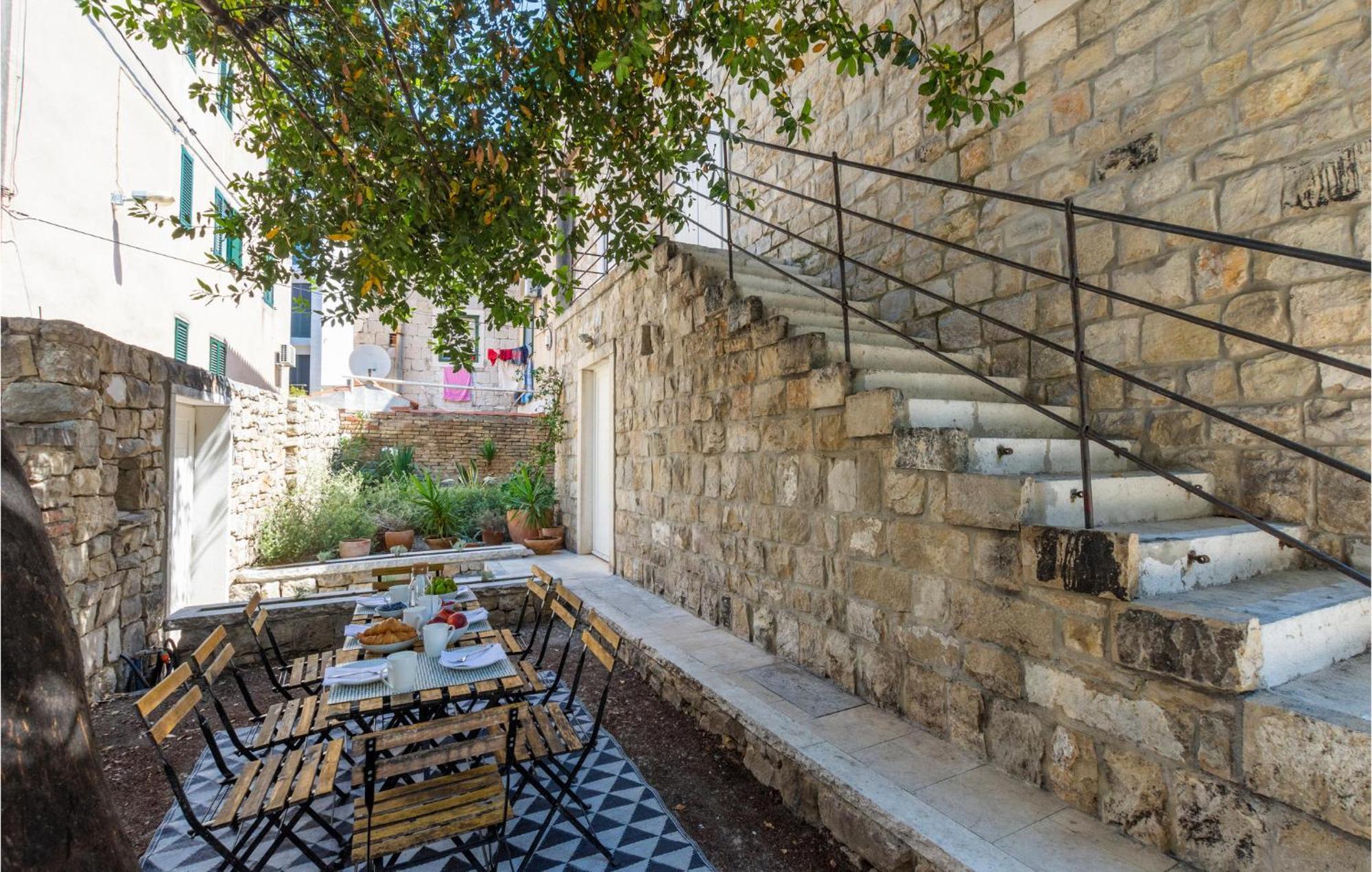 Stunning In With Outdoor Swimming Pool Semesterbostad *