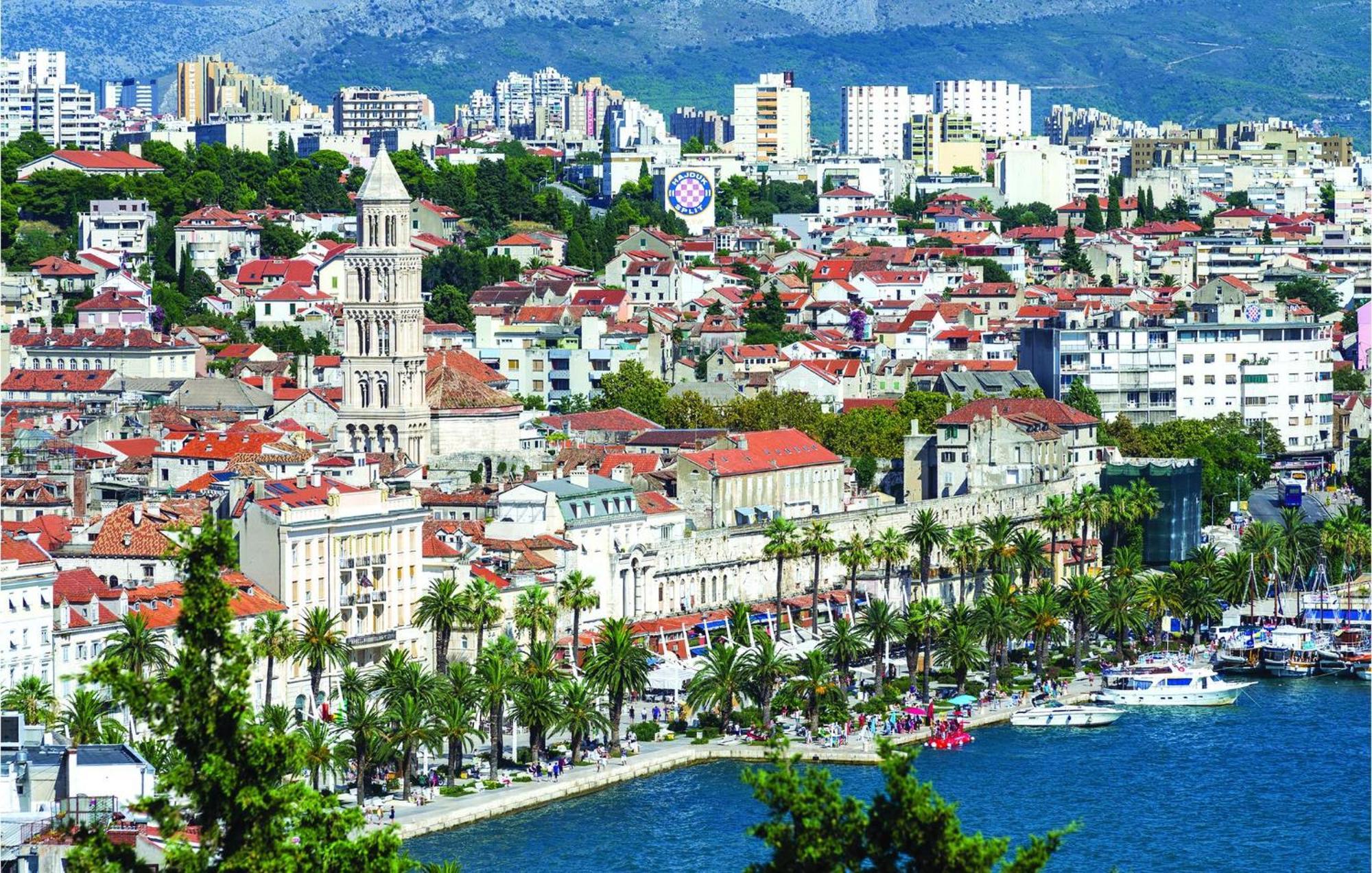 Vikendica Stunning Home In Split With Outdoor Swimming Pool *