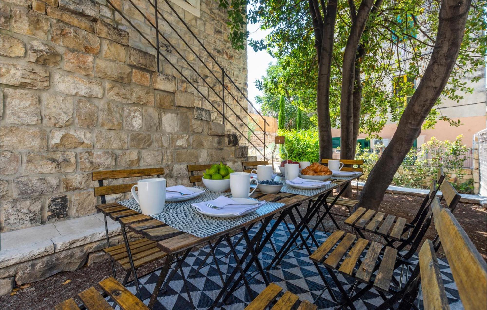 Vikendica Stunning Home In Split With Outdoor Swimming Pool